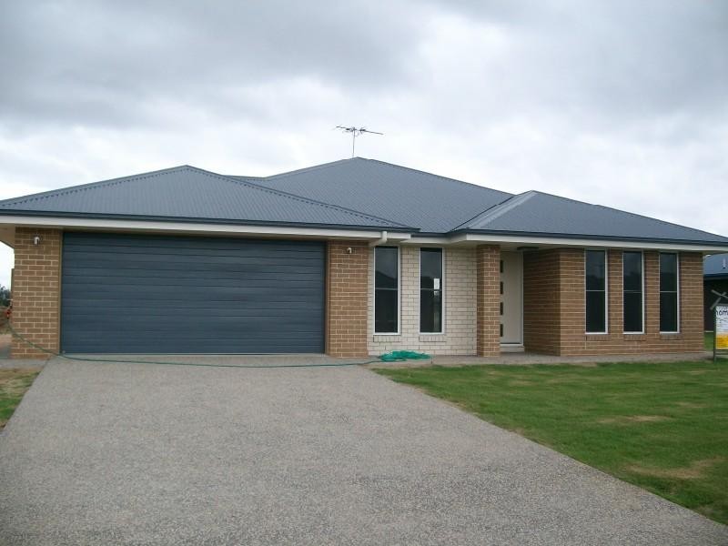 13 Mitchell Street, Emerald QLD 4720