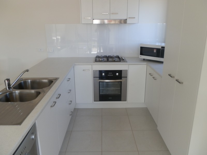 Unit 1/40 Lakeside Drive, Emerald QLD 4720