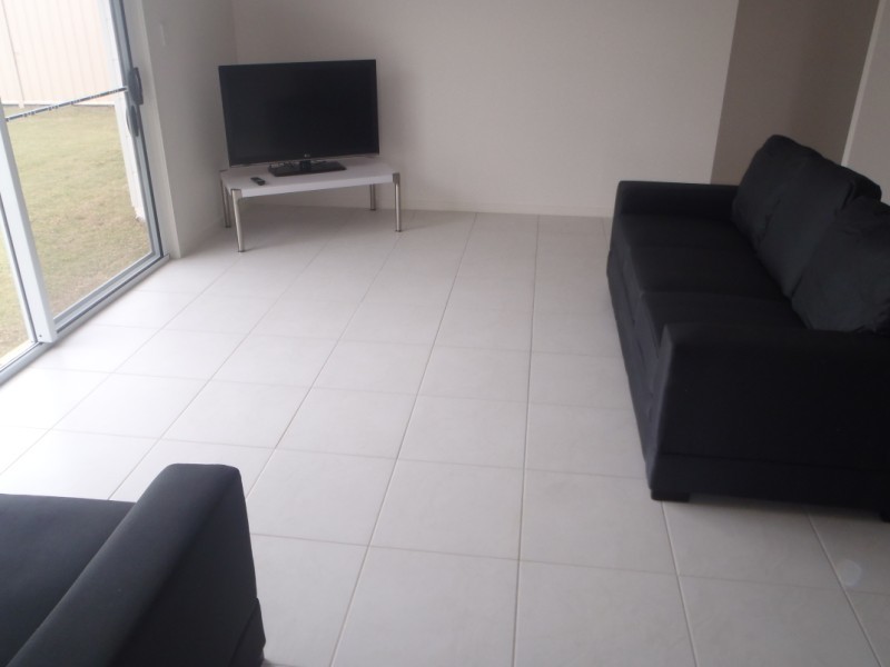 Unit 1/40 Lakeside Drive, Emerald QLD 4720