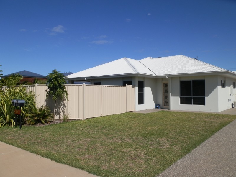 Unit 1/69 Blue Gums Drive, Emerald QLD 4720