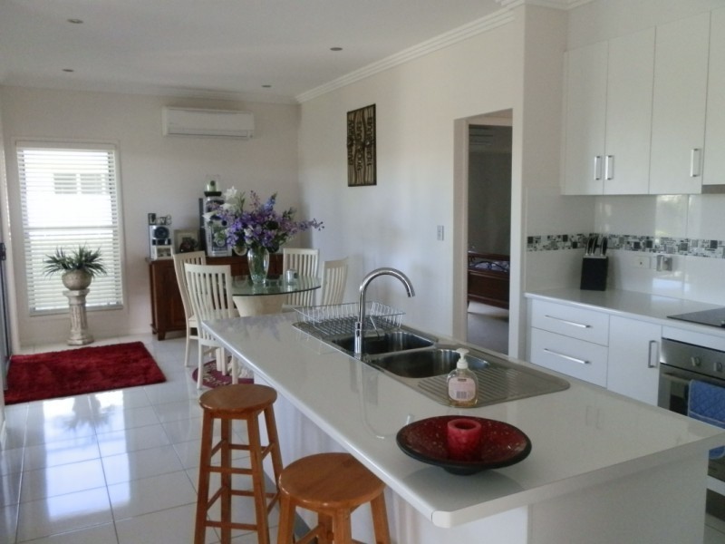Unit 1/69 Blue Gums Drive, Emerald QLD 4720
