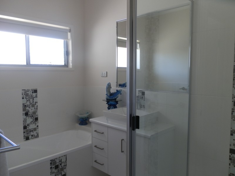 Unit 1/69 Blue Gums Drive, Emerald QLD 4720