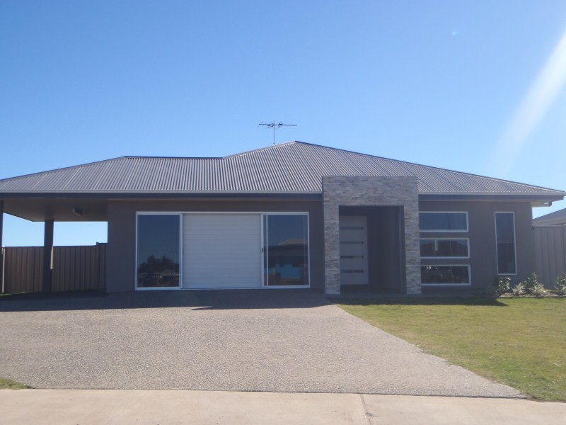 21 Lauren  Way, Emerald QLD 4720