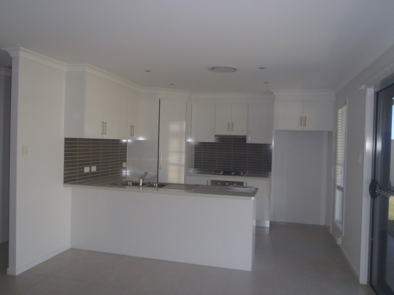 11 Whitney Street, Emerald QLD 4720