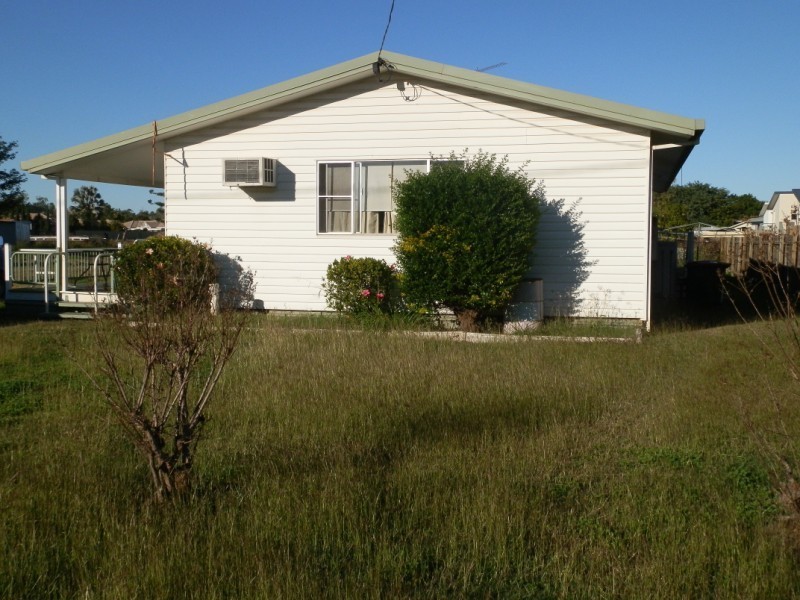 13 Roberts Street, Emerald QLD 4720