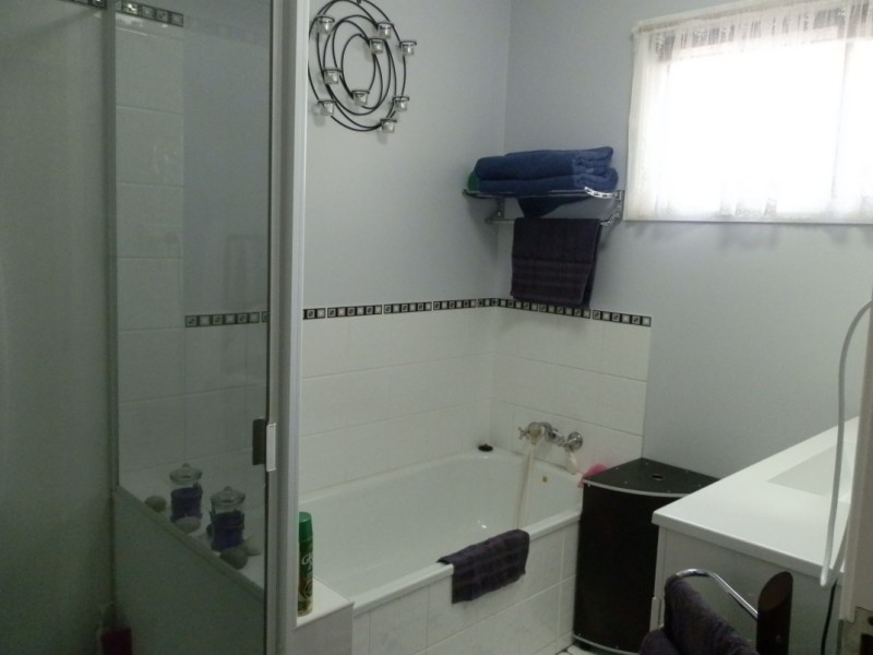 18 Alamein Drive, Emerald QLD 4720