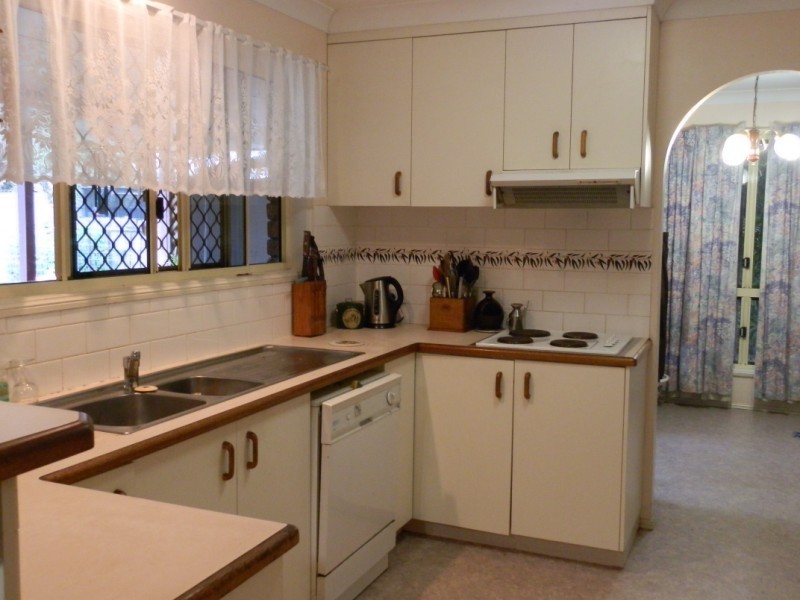 11 Cowan Crescent, Emerald QLD 4720