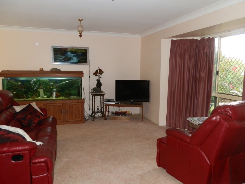 11 Cowan Crescent, Emerald QLD 4720