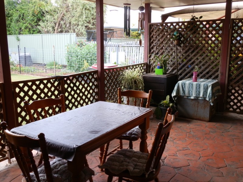11 Cowan Crescent, Emerald QLD 4720