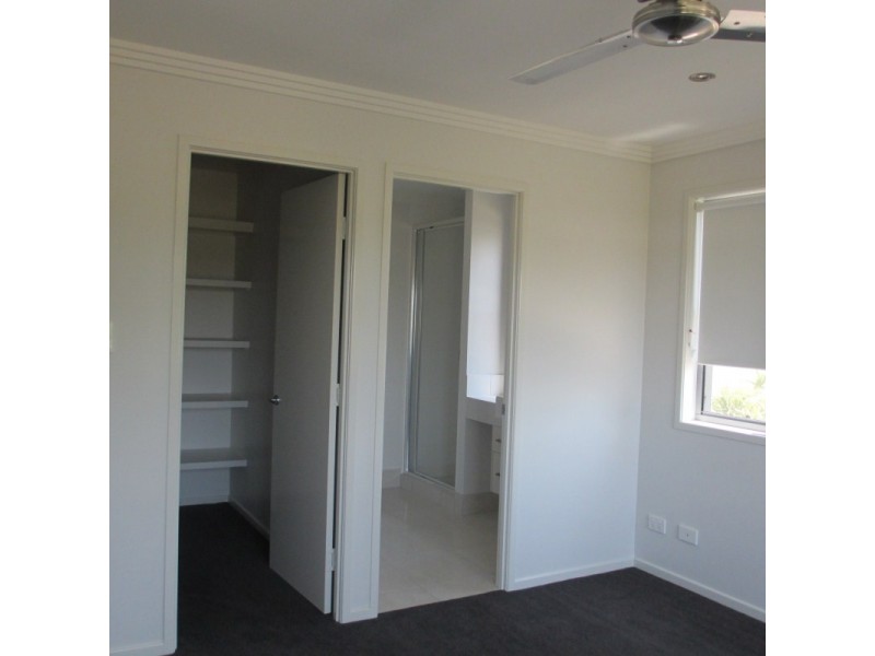 Villa 4/18-24 Mooney Crescent, Emerald QLD 4720