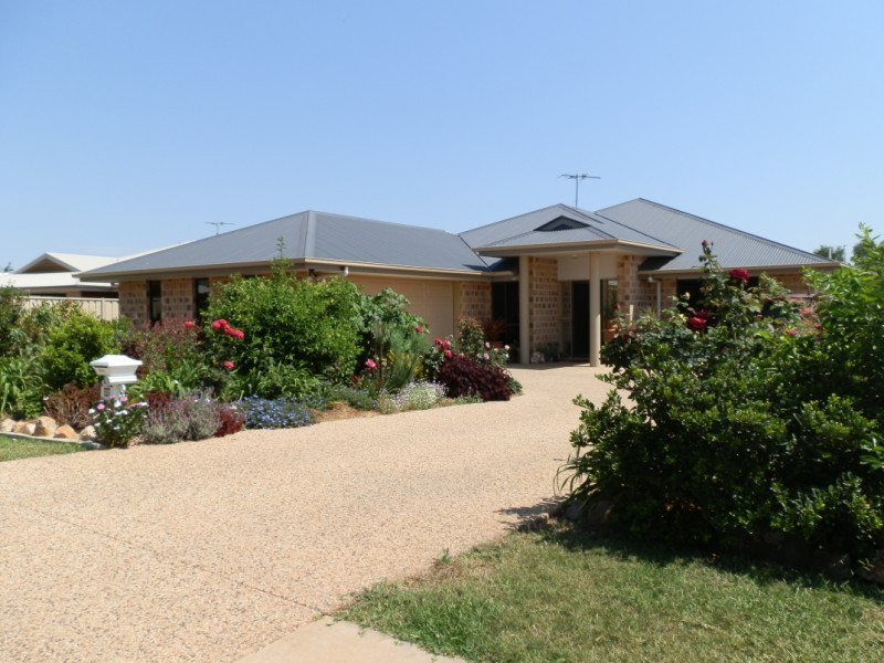 32 Berthun Street, Emerald QLD 4720