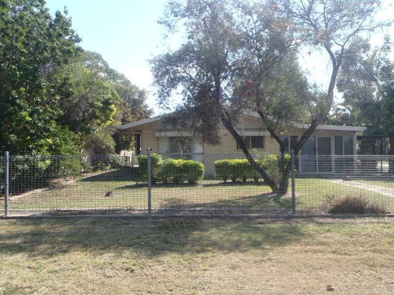 82 Gray Street, Emerald QLD 4720