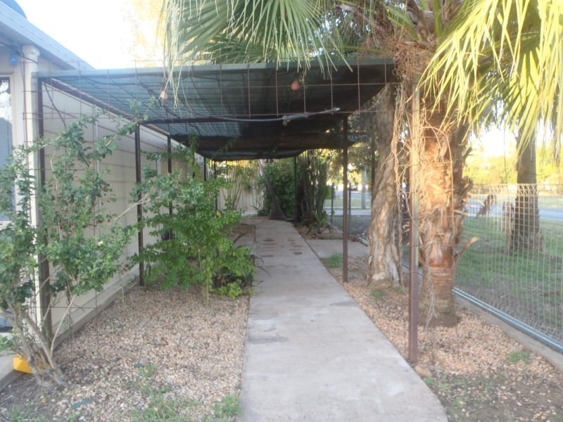 82 Gray Street, Emerald QLD 4720