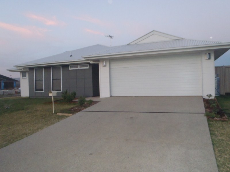 Unit 1/38 Lakeside Drive, Emerald QLD 4720