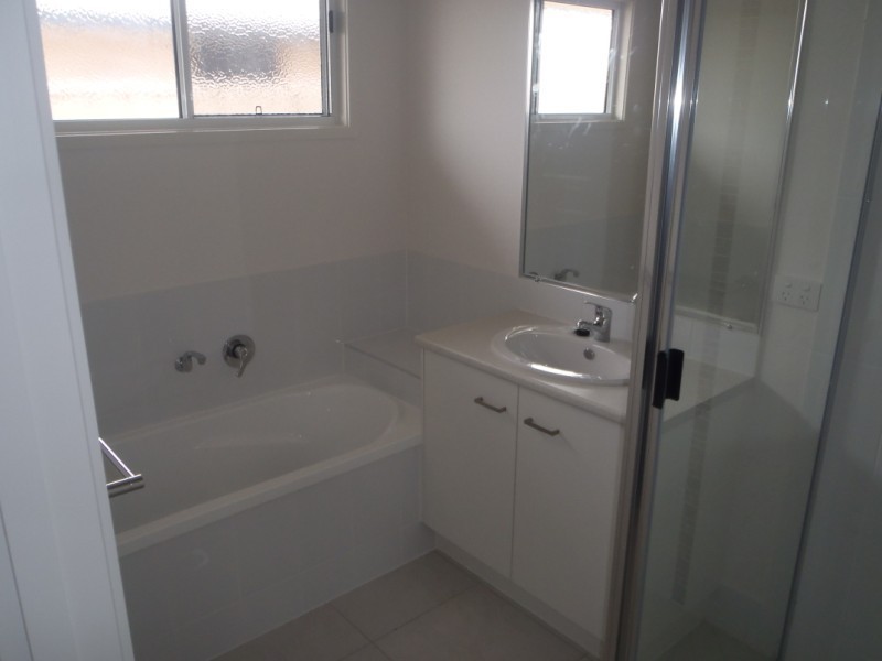 Unit 1/38 Lakeside Drive, Emerald QLD 4720