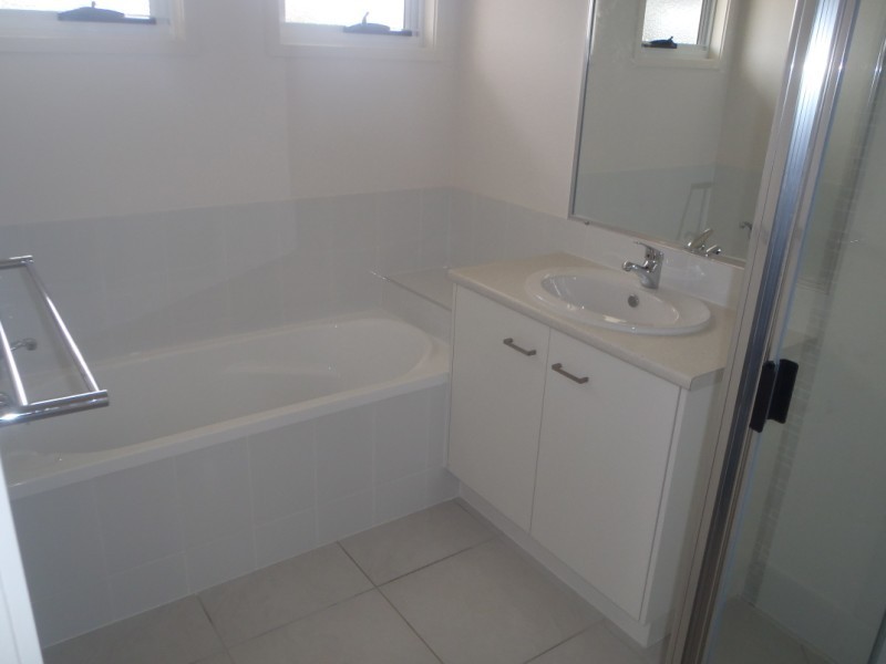 Unit 1/38 Lakeside Drive, Emerald QLD 4720