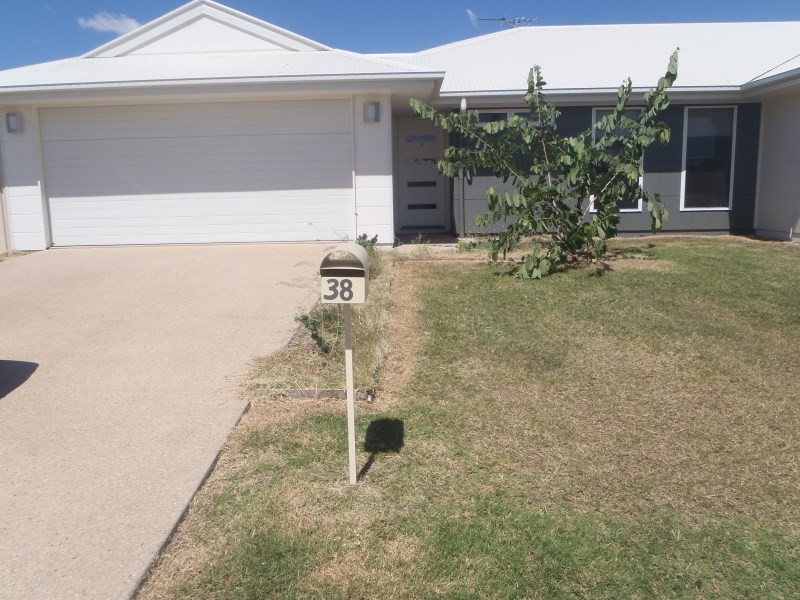 Unit 2/38 Lakeside Drive, Emerald QLD 4720