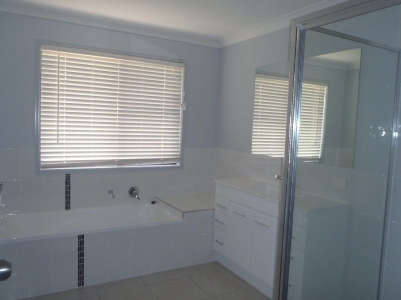30 Scenic Drive, Emerald QLD 4720