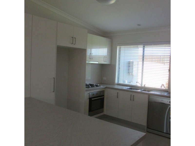 Unit 7/8 Hillcrest Street, Emerald QLD 4720