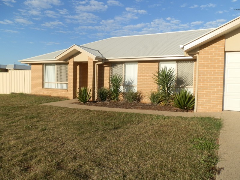 21 Scenic Drive, Emerald QLD 4720