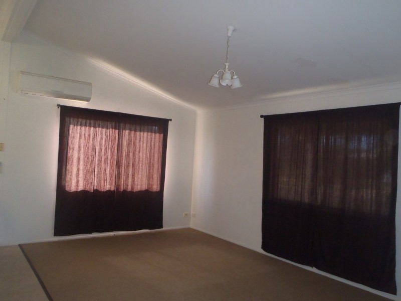 14 Cowan Crescent, Emerald QLD 4720