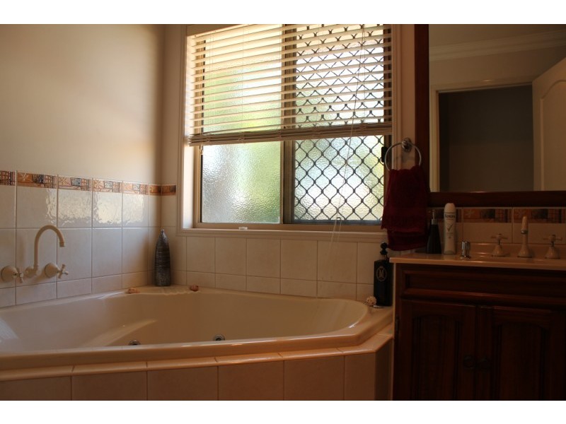 4 Callaghan Street, Emerald QLD 4720