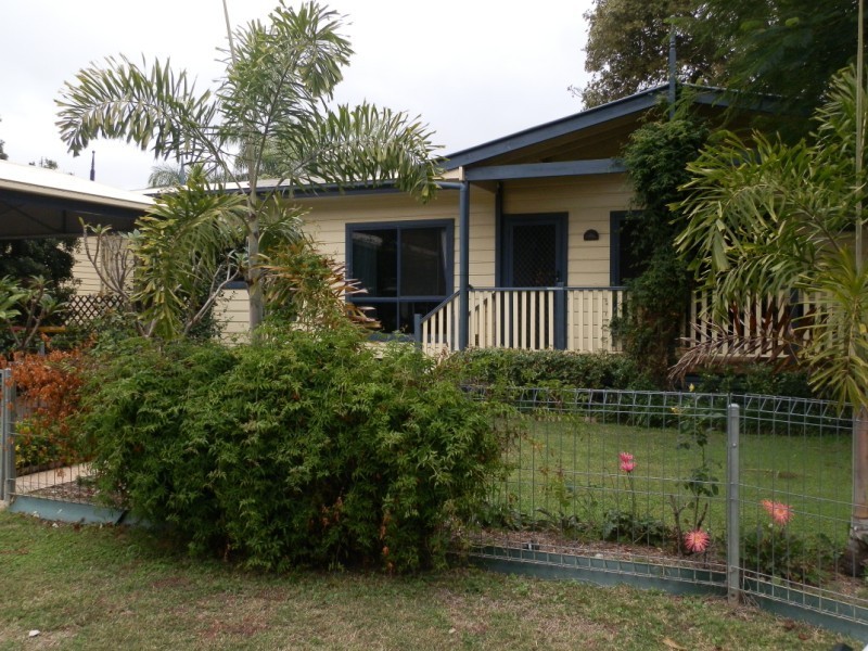 8 Poinciana Drive, Emerald QLD 4720