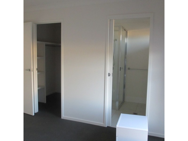 Unit 1/32 Lakeside Drive, Emerald QLD 4720