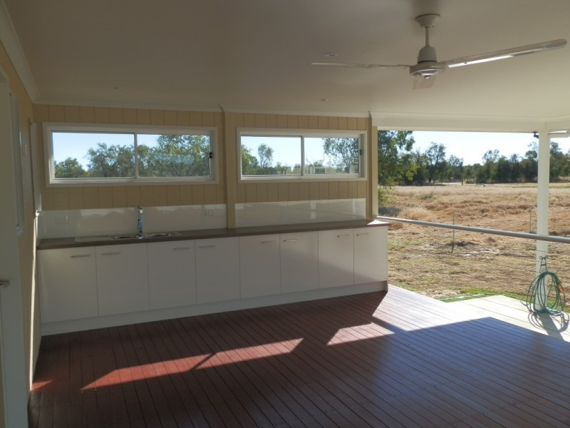 5 Windmill Lane, Emerald QLD 4720