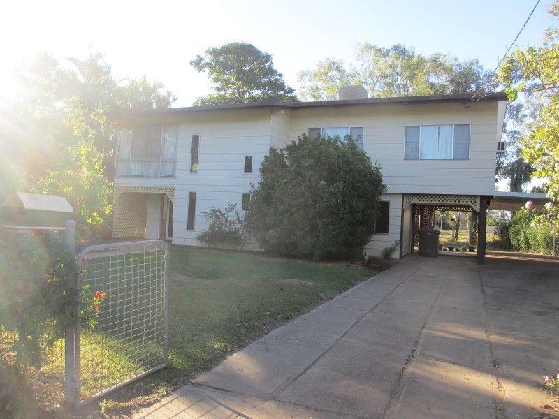 9 Leichhardt, Emerald QLD 4720