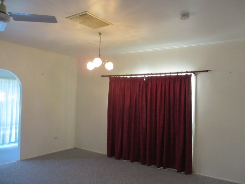 9 Leichhardt, Emerald QLD 4720