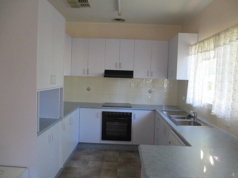 9 Leichhardt, Emerald QLD 4720