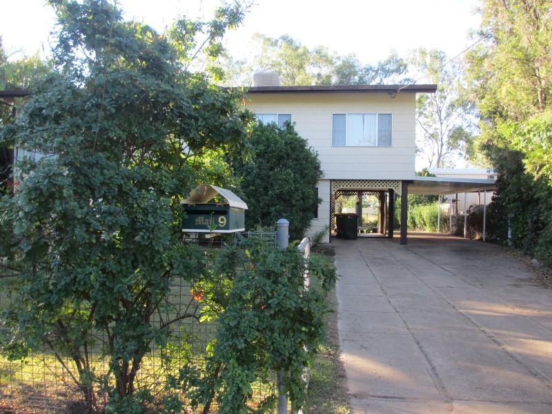 9 Leichhardt, Emerald QLD 4720