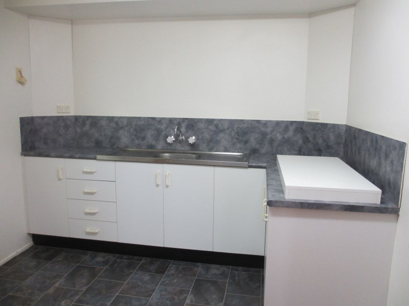 9 Leichhardt, Emerald QLD 4720