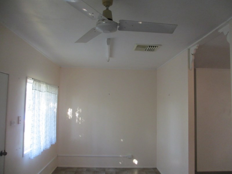 9 Leichhardt, Emerald QLD 4720