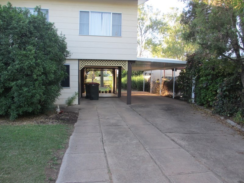 9 Leichhardt, Emerald QLD 4720