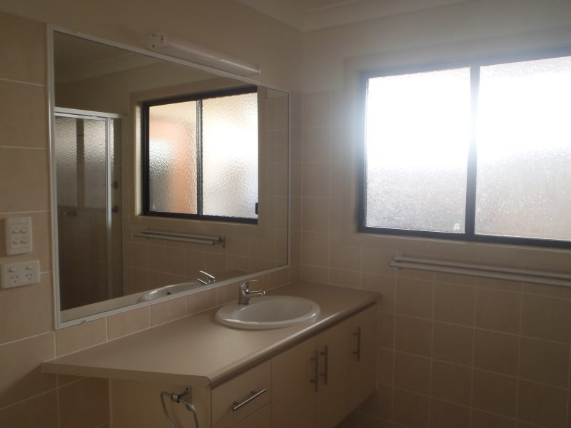 2/57 Jeppesen Drive, Emerald QLD 4720