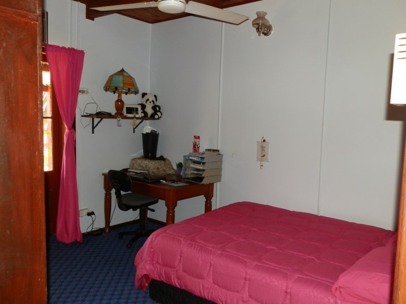 12 Old Crossing Road, Sapphire QLD 4702