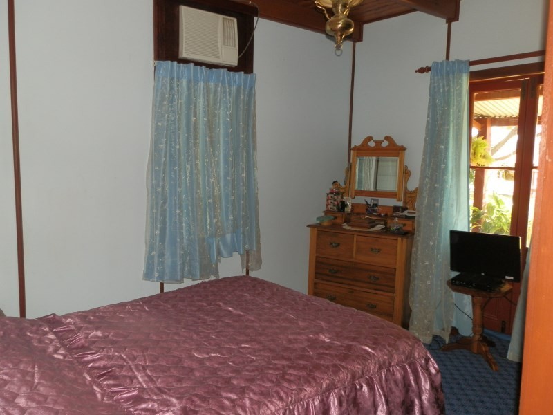 12 Old Crossing Road, Sapphire QLD 4702