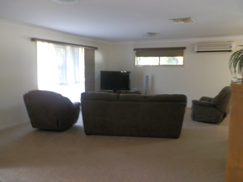 5 Shepard Grove, Emerald QLD 4720