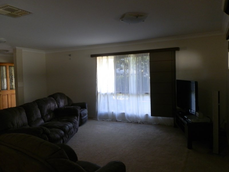 5 Shepard Grove, Emerald QLD 4720