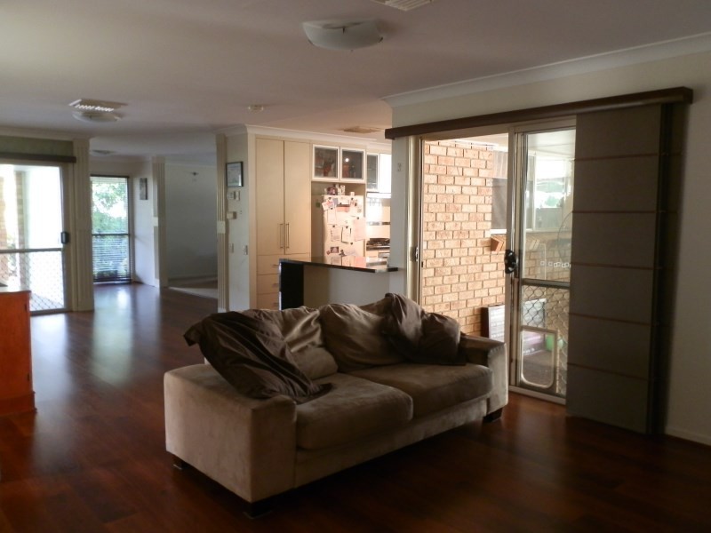 5 Shepard Grove, Emerald QLD 4720