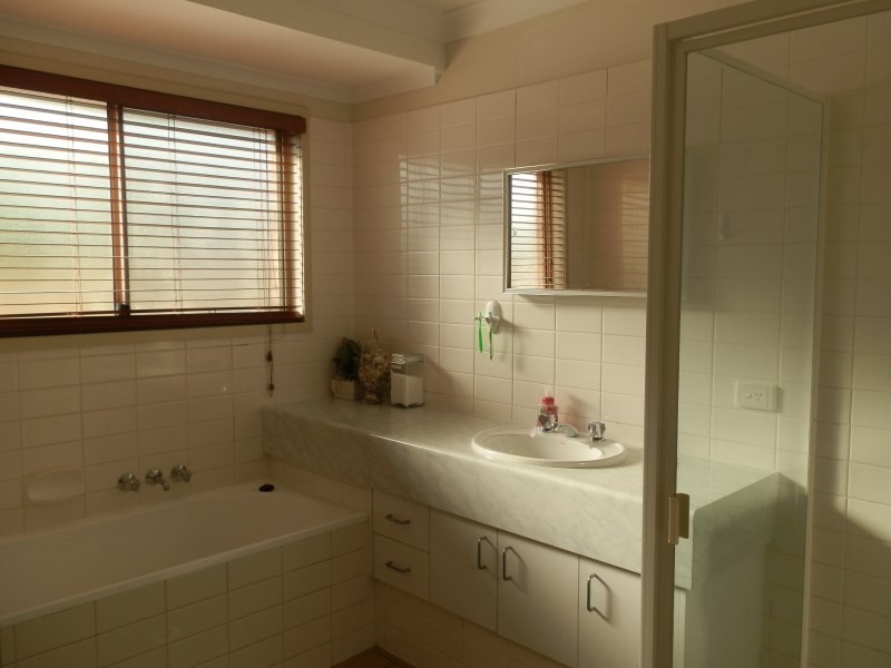 5 Shepard Grove, Emerald QLD 4720