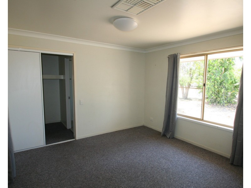 2 Chalmers Crescent, Emerald QLD 4720