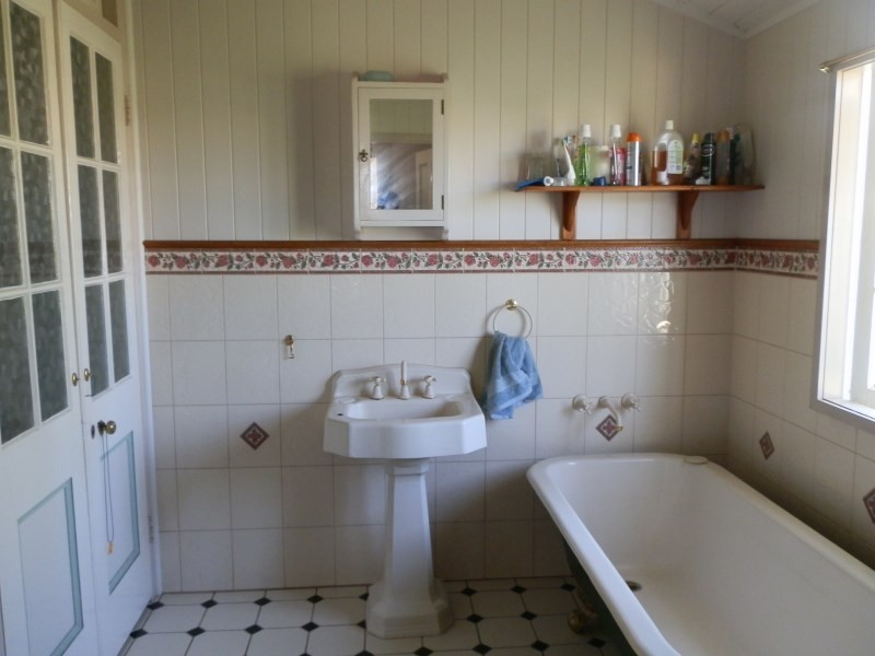 24 Andrews Road, Emerald QLD 4720