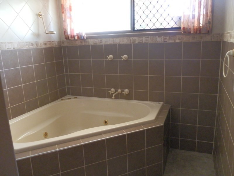 9 Suncross Place, Emerald QLD 4720