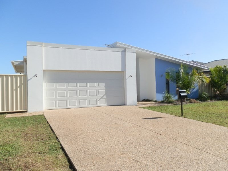 65 Lakeside Drive, Emerald QLD 4720