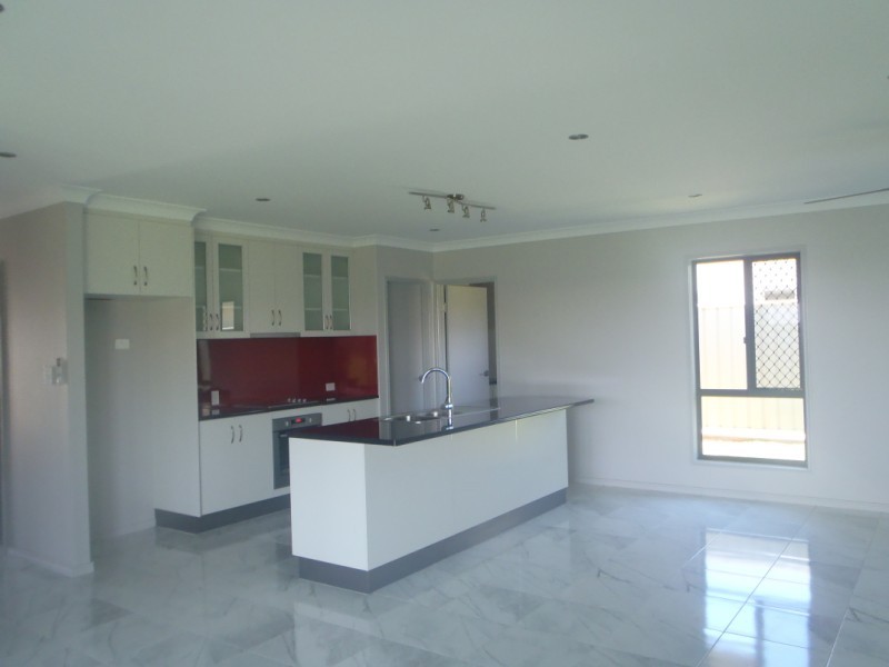 64 Lakeside Drive, Emerald QLD 4720