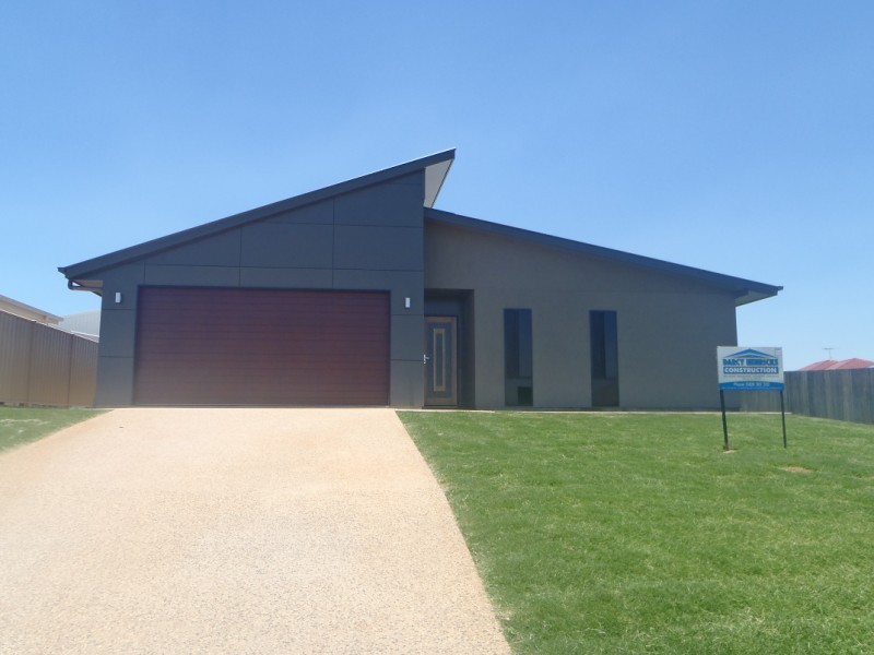 64 Lakeside Drive, Emerald QLD 4720