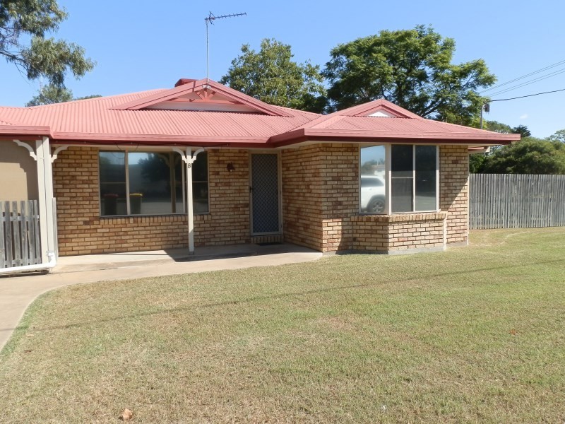 8 Malvern Street, Capella QLD 4723